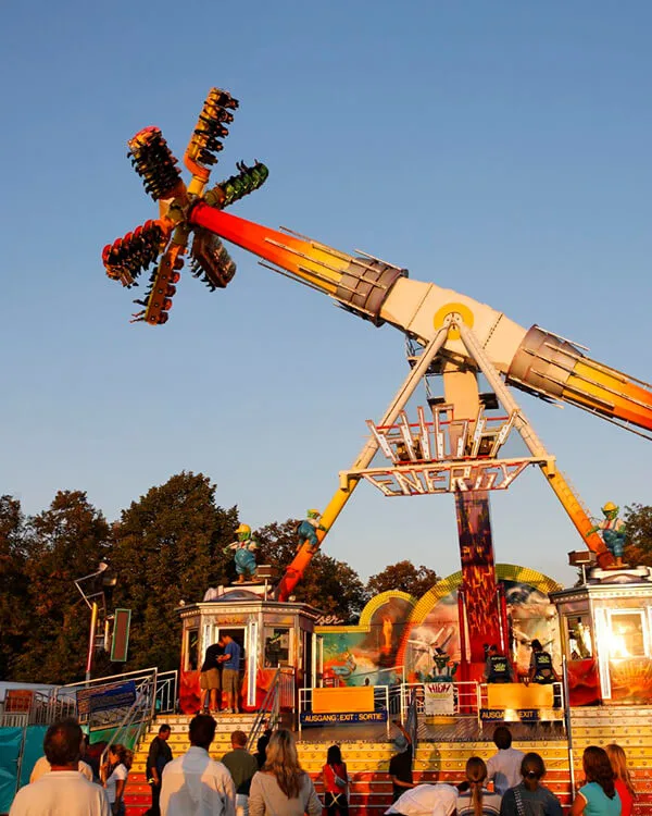 Stop at giant statues, retro diners, and oddball museums that make roadside attractions a fun and nostalgic part of your Texas road trip journey.