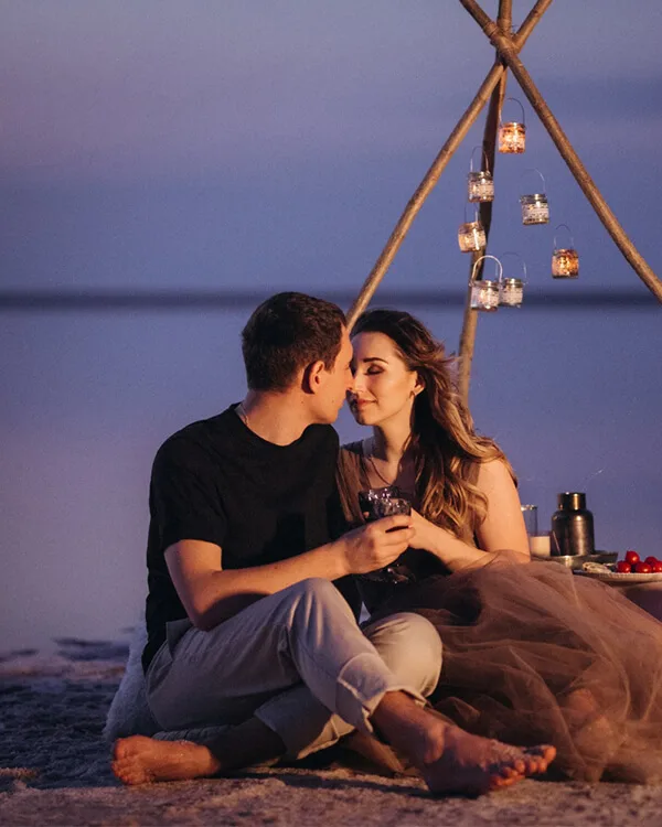 Plan a romantic Texas road trip with sunset views, wine tastings, charming inns, and peaceful scenic drives perfect for couples seeking quiet moments together.